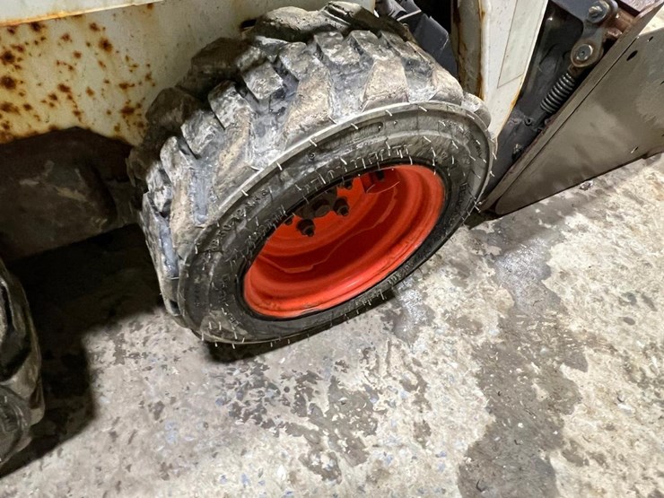 2014-bobcat-s70-image-16