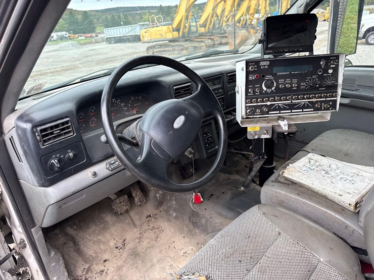 2004-ford-f750-image-13