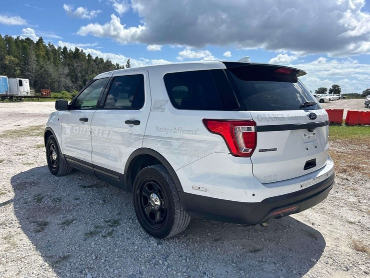 2016-ford-explorer-image-4