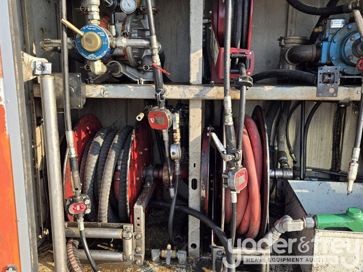 2009-international-7300-image-27