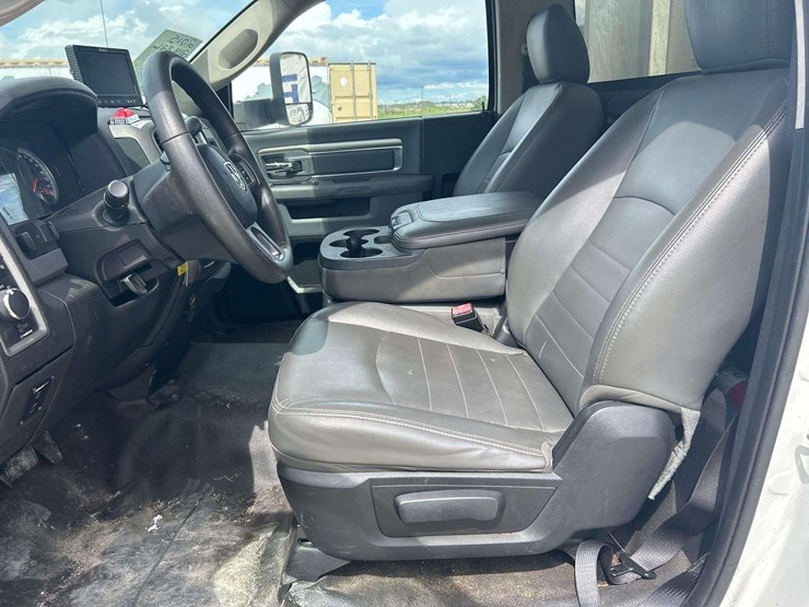 2015-ram-5500-versalift-sst-40ne-40ft-sign-bucket-truck-image-14