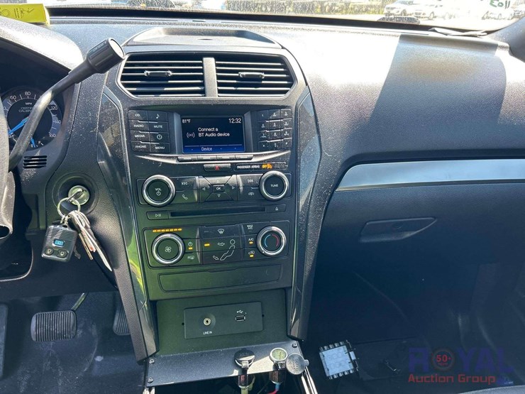 2017-ford-explorer-image-18