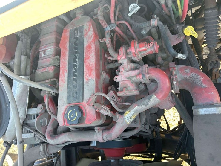 2020-freightliner-m2-106-elgin-whirlwind-series-mv-street-sweeper-truck-image-9