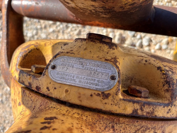 #t13972-•-danuser-post-hole-digger-image-5