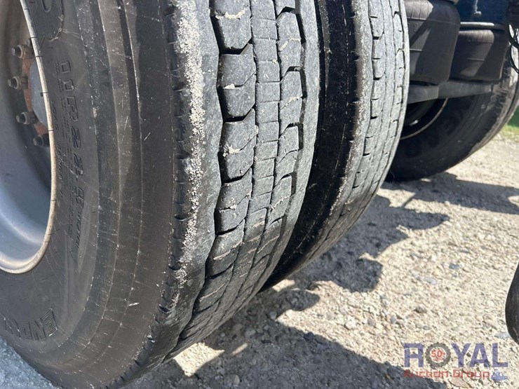 2014-peterbilt-384-image-29