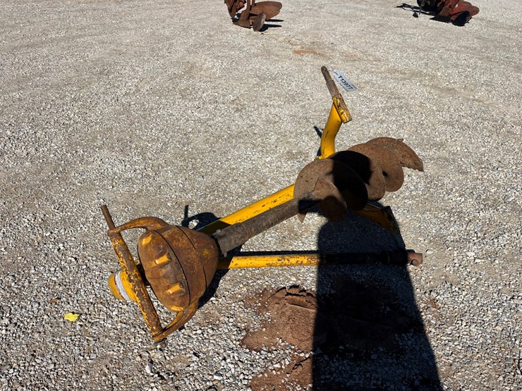 #t13977-•-danuser-post-hole-digger-image-3