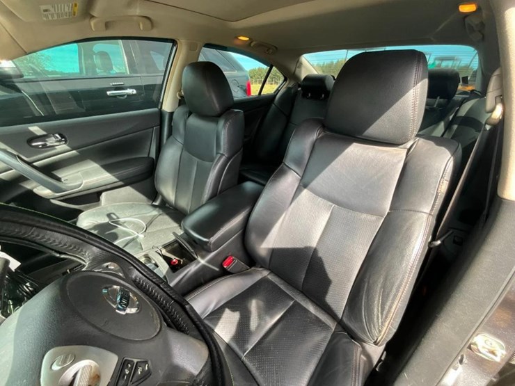 2014-nissan-maxima-**salvage-title**-image-14