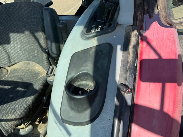 mahindra-8560-image-35