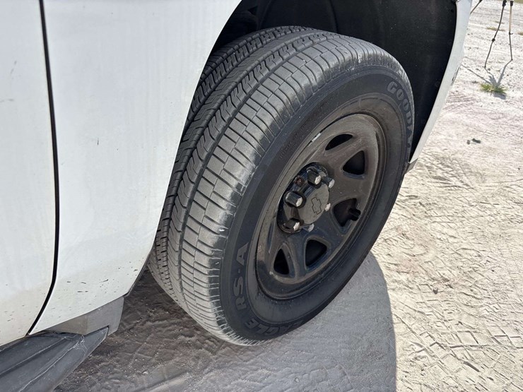 2016-chevrolet-tahoe-image-24