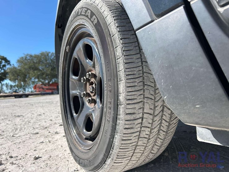 2015-ford-explorer-image-24