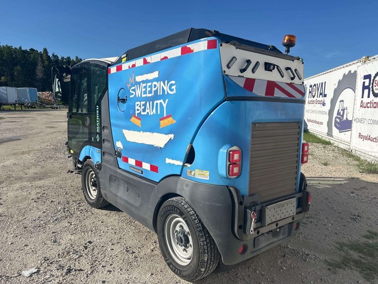 2020-mathieu-mc210-azura-flex-street-sweeper-image-4