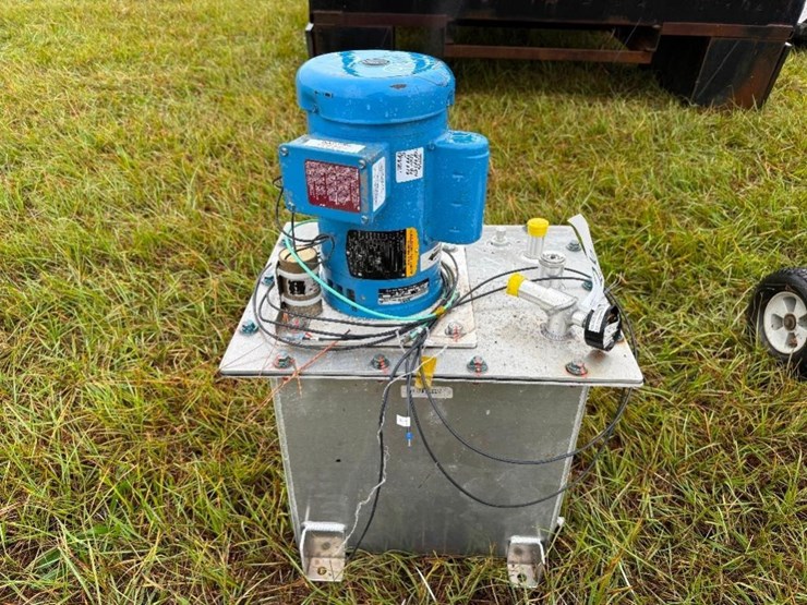 electric-hydraulic-pump-for-cattle-squeeze-image-1