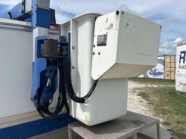 2015-ram-5500-versalift-sst-40ne-40ft-sign-bucket-truck-image-26