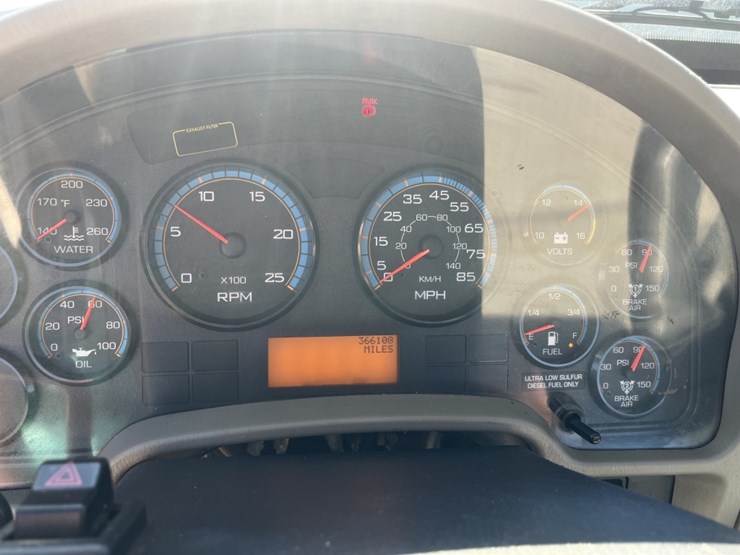 2012-international-7600-image-19