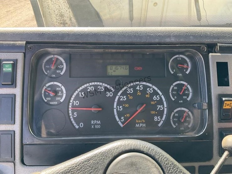 2003-freightliner-fl80-image-20