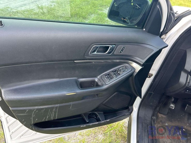 2017-ford-explorer-image-13