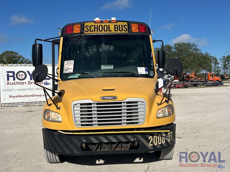 2009-freightliner-b2-image-22