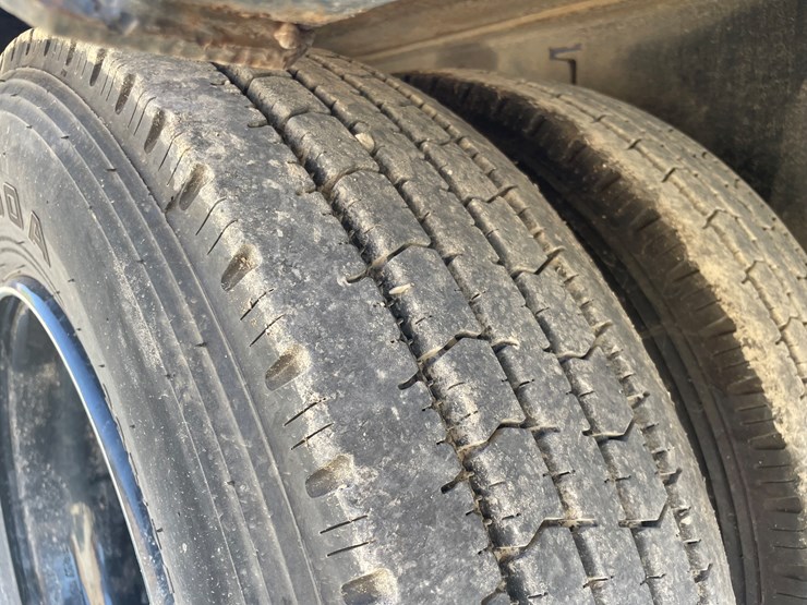 #1010-•-2023-pj-trailers-26'-tandem-dual-axle-deck-over-trailer,-(has-title)-image-23