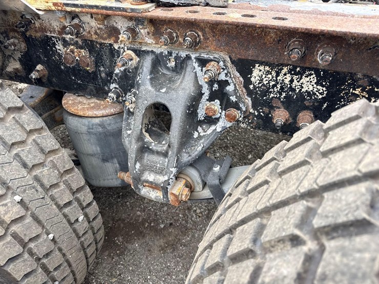 2018-peterbilt-567-image-6