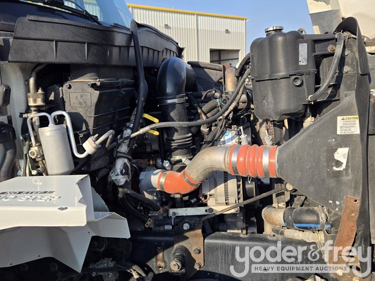 2009-international-7300-image-35