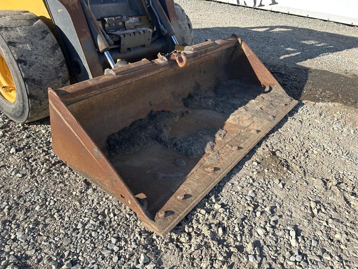 2016-deere-326e-image-9