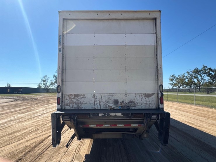 2020-freightliner-m2-26'-box-truck-image-3