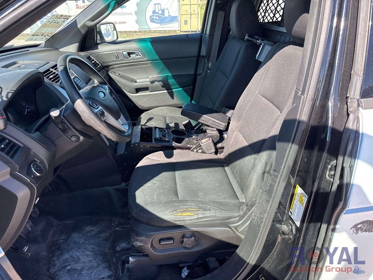 2015-ford-explorer-image-12