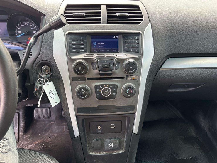 2014-ford-explorer-image-16