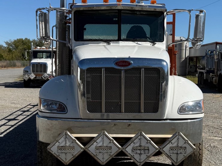 2012-peterbilt-348-image-1