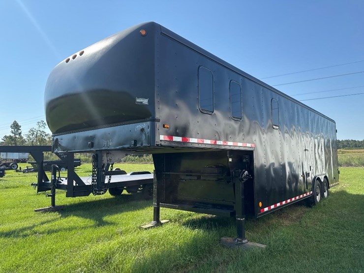 2001-wells-cargo-8'-x-32'-toy-hauler-dbl-axle-trl-image-5