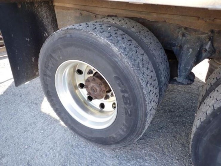 2014-freightliner-business-class-m2-106-image-60