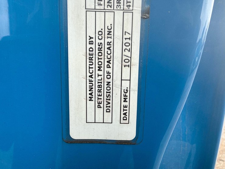 2018-peterbilt-579-image-18