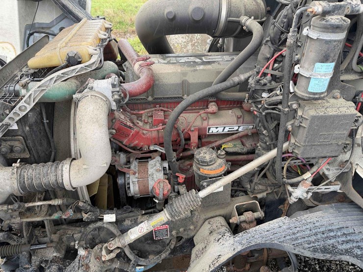 2019-mack-anthem-64t-image-13