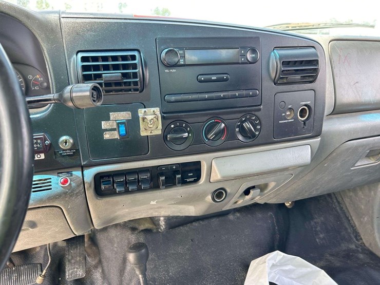 2006-ford-f550-image-18