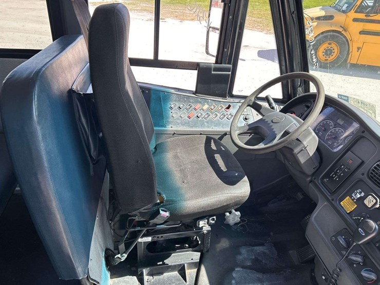 2007-freightliner-b2-image-18