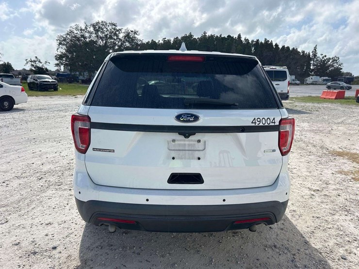 2016-ford-explorer-image-26