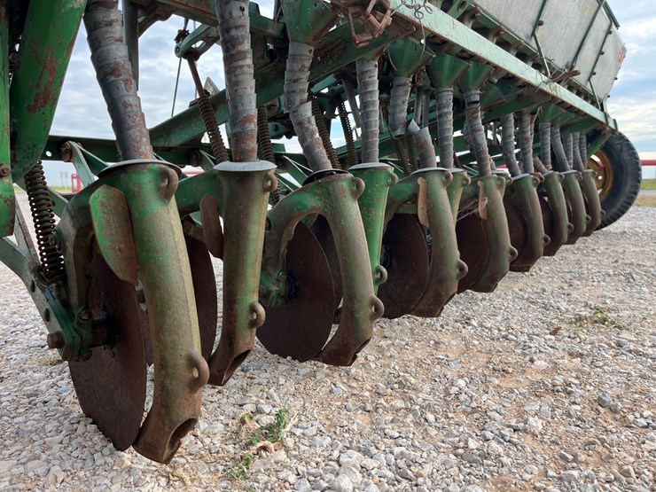 john-deere-16-image-12