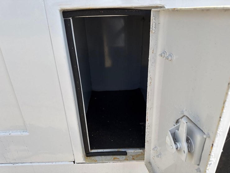 2007-peterbilt-335-image-22