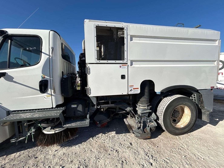 2020-freightliner-m2-106-elgin-whirlwind-series-mv-street-sweeper-truck-image-10