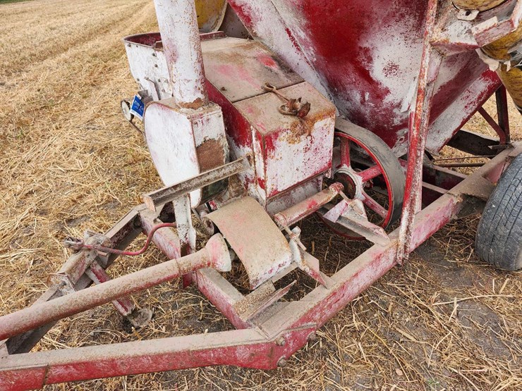 new-holland-350-image-9