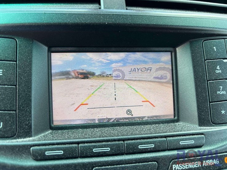 2017-ford-explorer-image-18