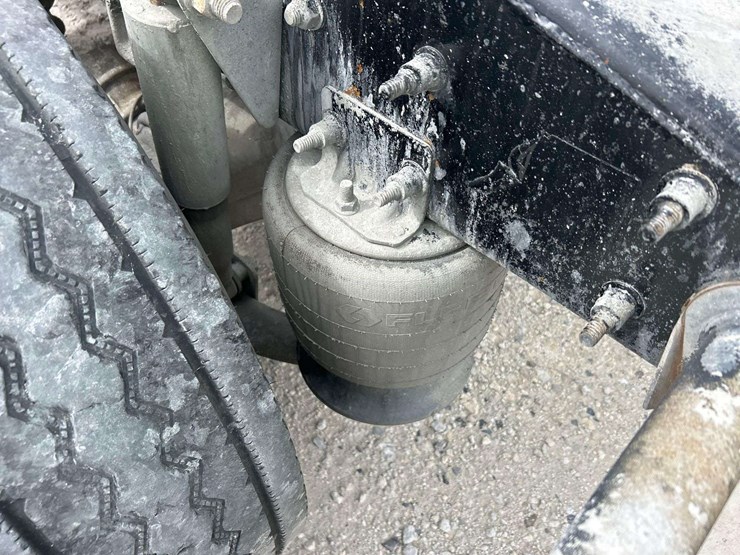 2015-freightliner-cascadia-125-image-14