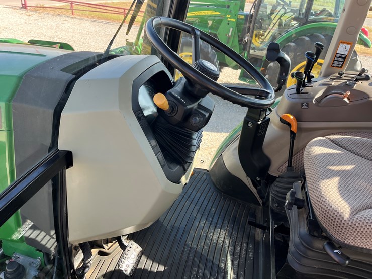 2016-john-deere-5100e-image-14
