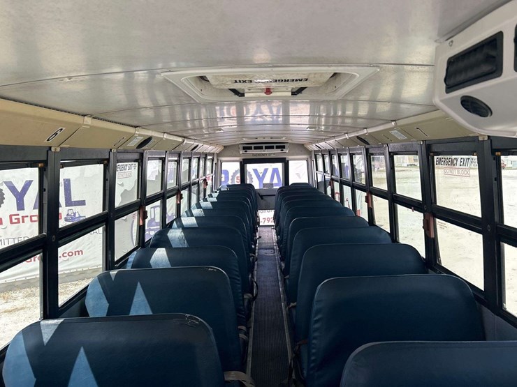 2007-freightliner-b2-image-17