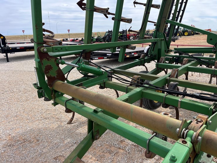 2005-john-deere-2210-image-3