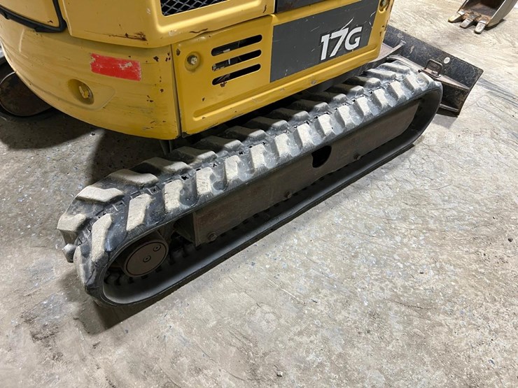 2015-deere-17g-image-19