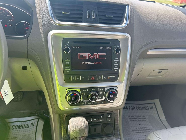 2015-gmc-acadia-image-15