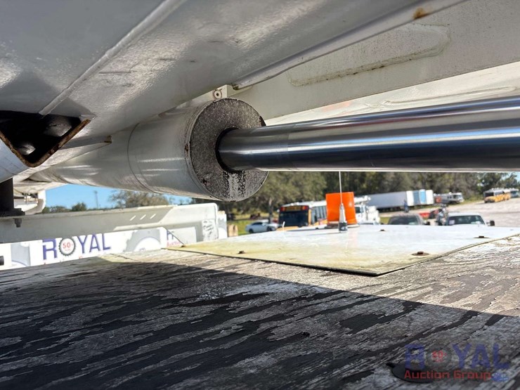 2016-freightliner-m2-106-4x4-altec-bucket-truck-image-27