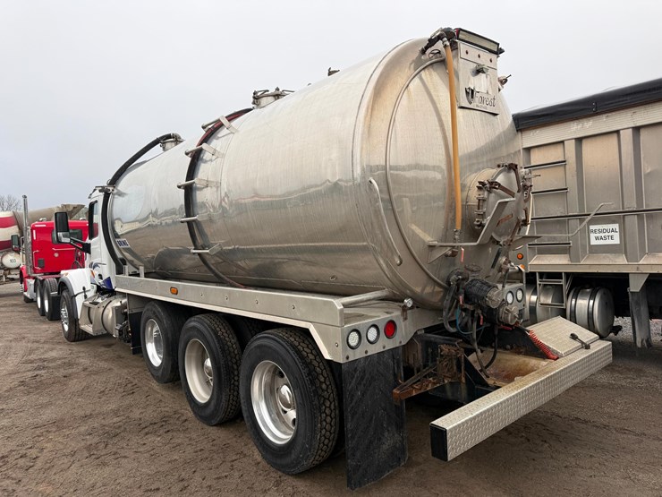 2019-peterbilt-567-image-4