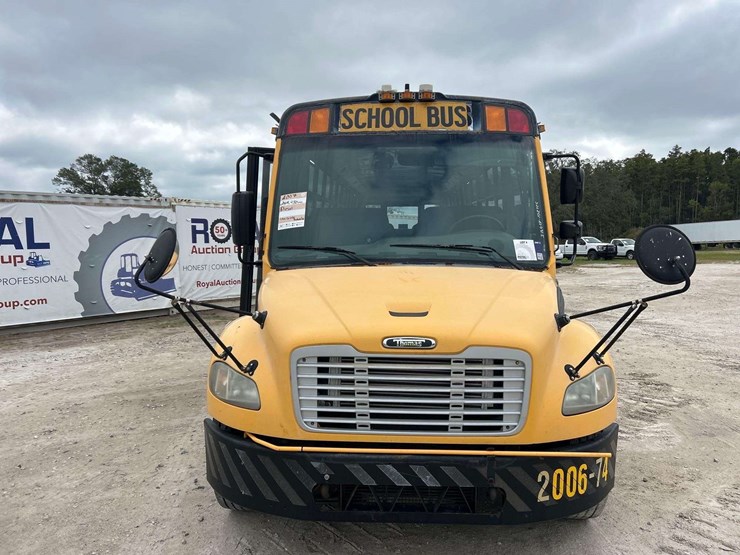 2007-freightliner-b2-image-36